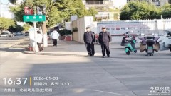 向流动摊贩说“不”！“护学模式”全天